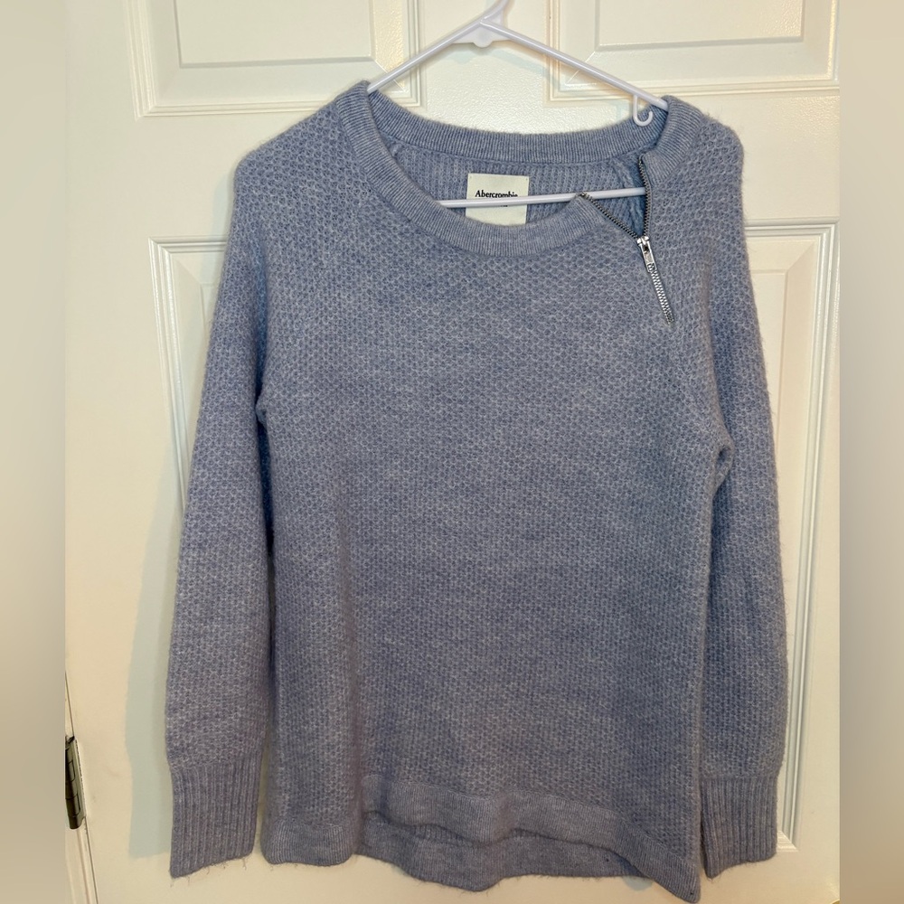 Abercrombie & Fitch Women's Light Blue Sweater